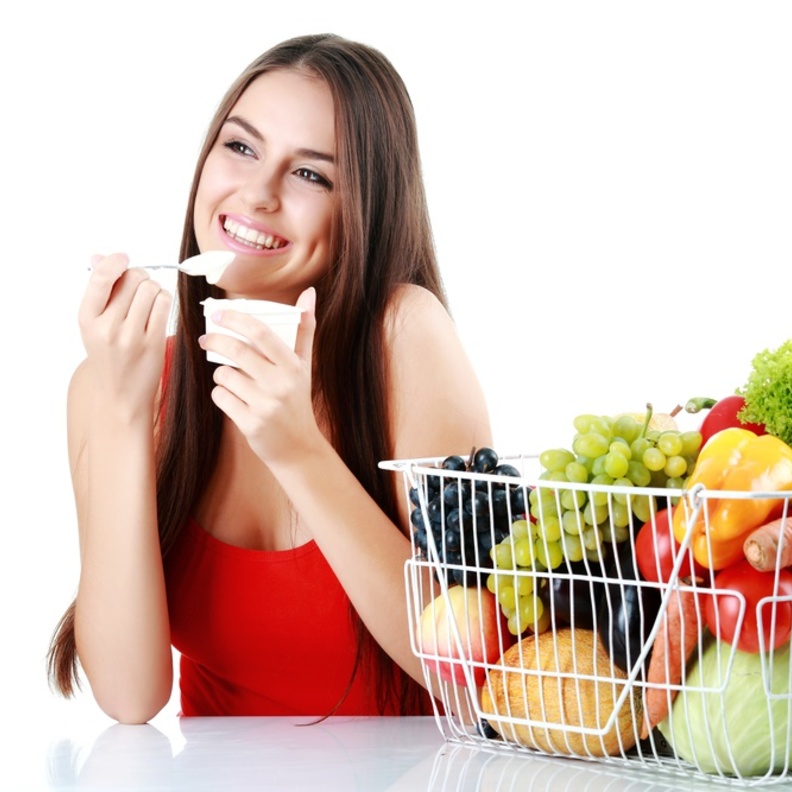 تناول الخضار و الفواكه و الزبادي يسهل من عملية الهضم 