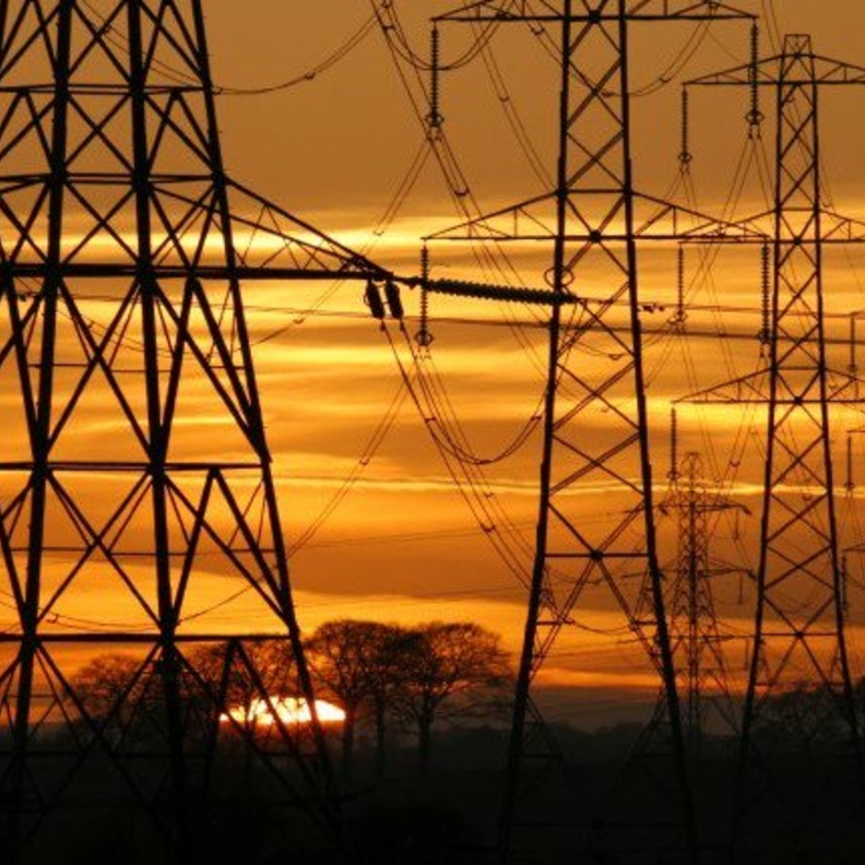 الدفاع المدني السعودي يحذر المواطنين من زيادة أحمال الكهرباء خلال الموجة الحارة 