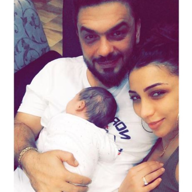 دنيا بطمة مع ابنتها