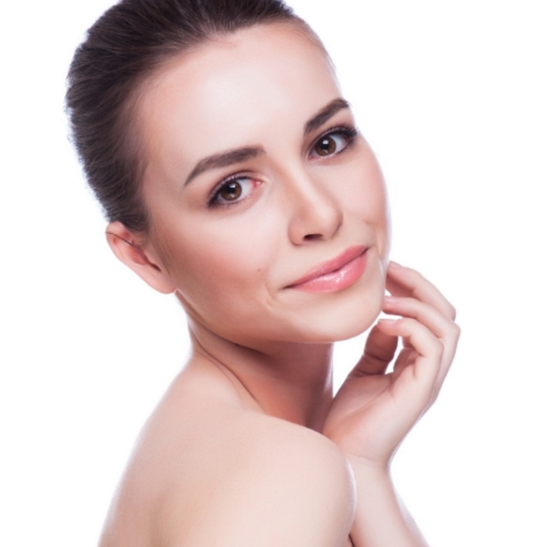 قومي باستخدام الخلطات الطبيعية لتشقير الشعر الزائد