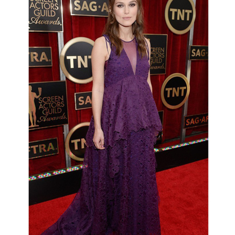 Melissa Rauch in Pamella Roland