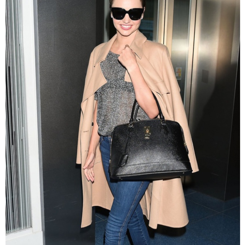 ميرندا كيرا متألقة بالكاجوال في اليابان بالأمس