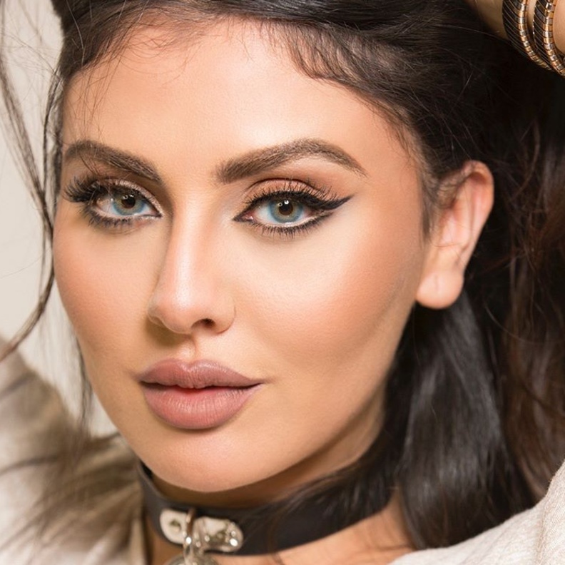 مريم حسين بمكياج ناعم من حنان النجادة 