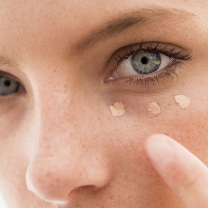 حاولي تجنب الآيشدو الكريمي، واستخدمي الايشدو الذي يحتوي في تركيبته على البودرة