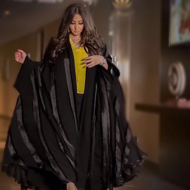 نجوى بإطلاله أنثاويه أنيقة