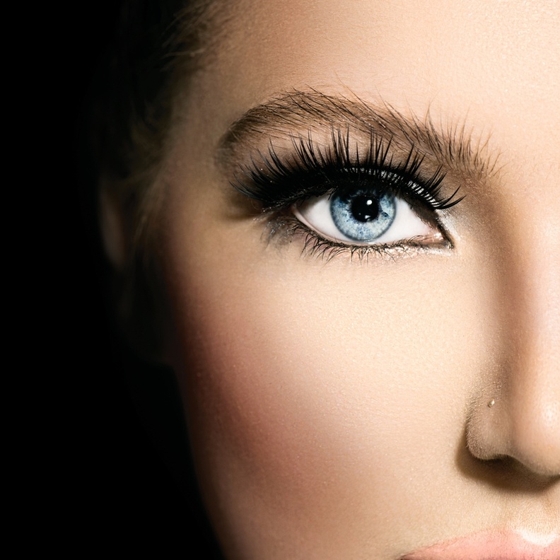 الرموش الكثيفة تمنحك اطلالة جذابة