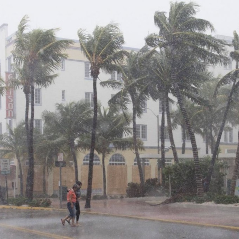 صورة الإعصار من الأقمار الصناعية 