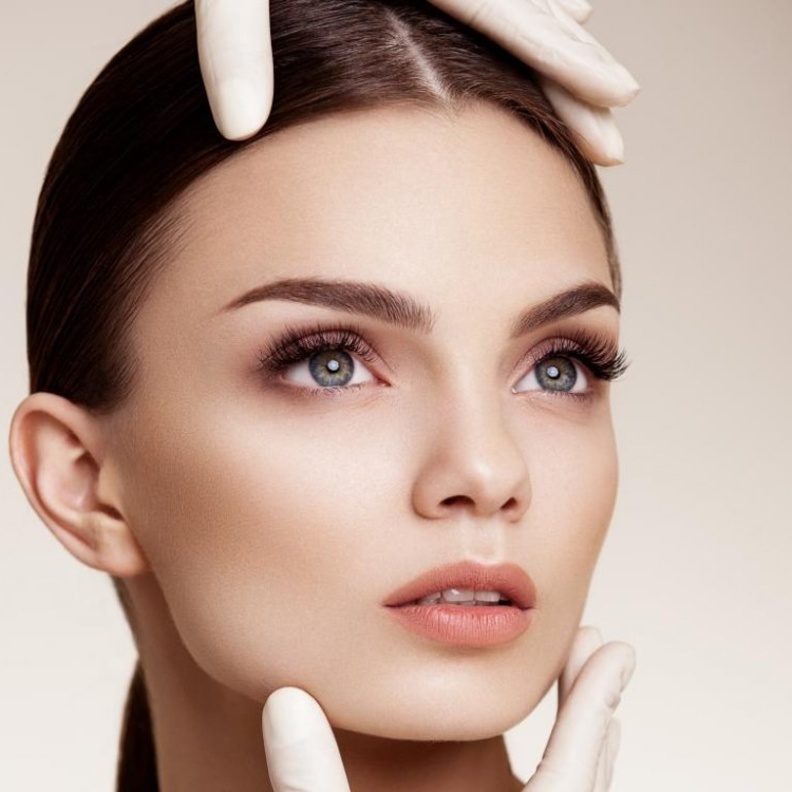 تخلصي من مشكلة انتفاخ محيط العين بهذه الطرق