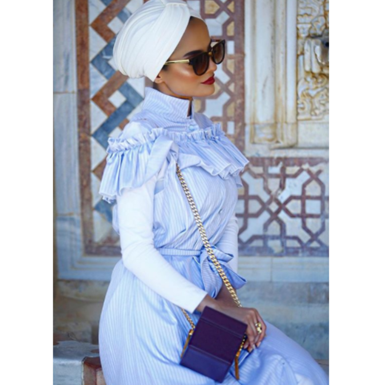 الحقيبة والنّظارات الشّمسية من الاهنّ بالنّسبة لاطلالتك، نسقيها على طريقة نور هداية