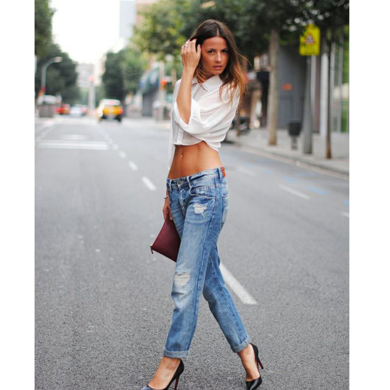 تصاميم الجينز بقصّة الخصر العالي من الاطلالات العصرية الرائجة