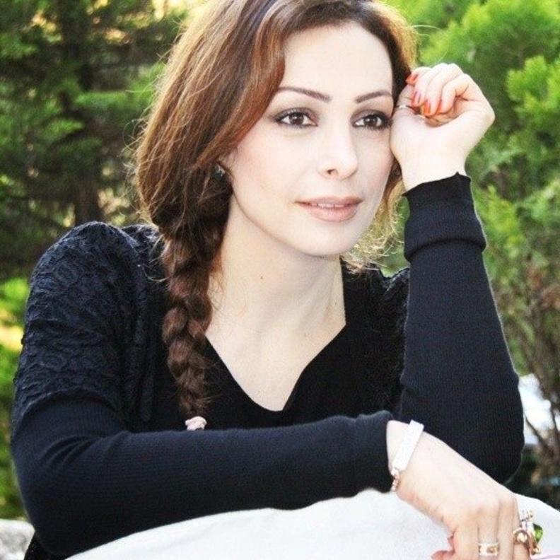 امل حجازي ترد على منتقدي حجابها