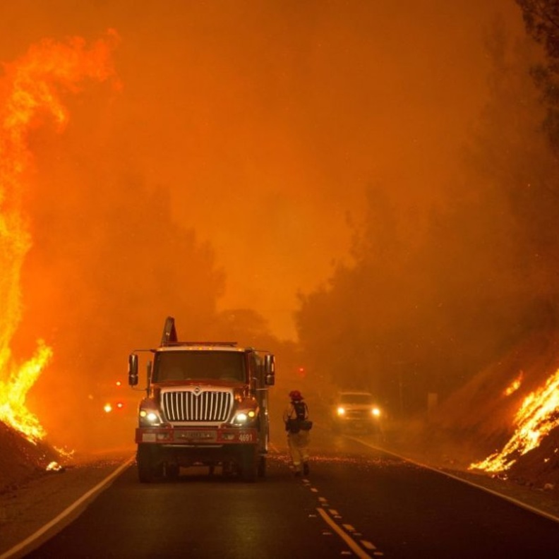 الملحقية السعودية في واشنطن تحذر المبتعثين من حرائق كاليفورنيا