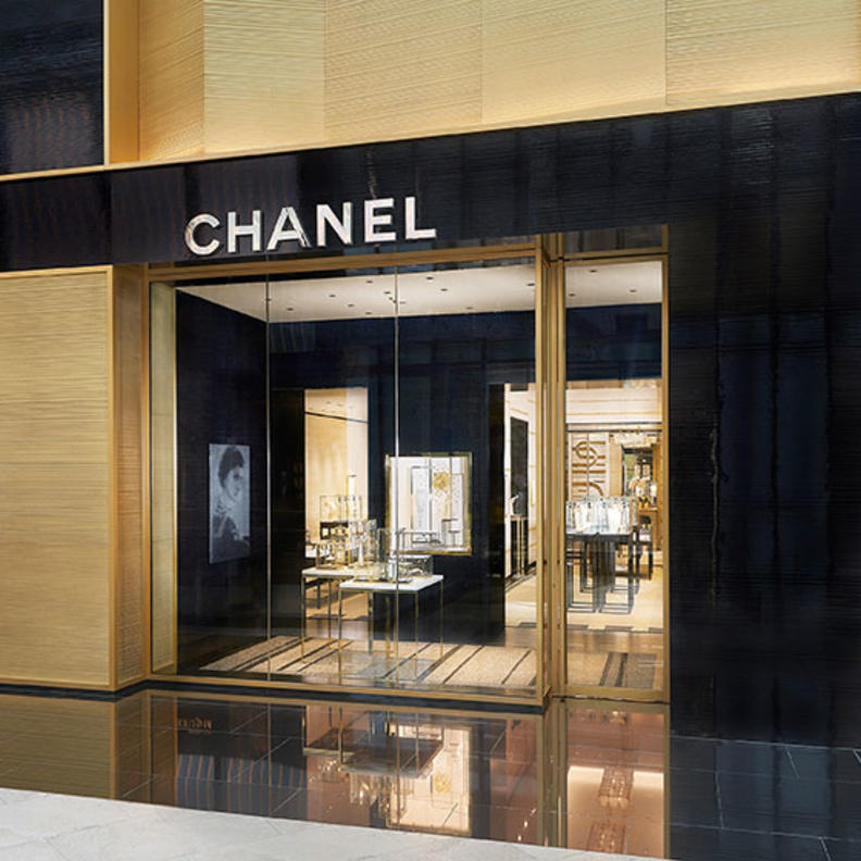 متجر Chanel في مول الامارات بدبي
