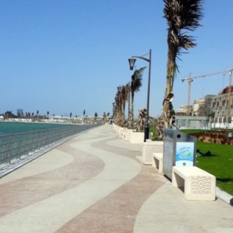 جانب من عمليات التطوير للكورنيش الشمالي