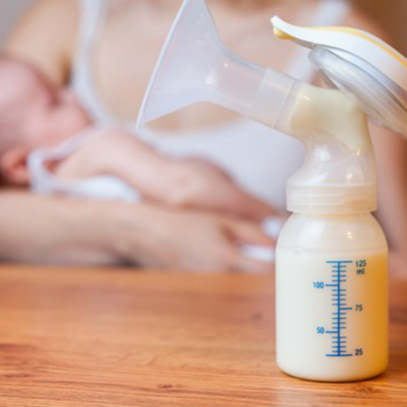 طريقة استخدام شفاط الحليب اليدوي-