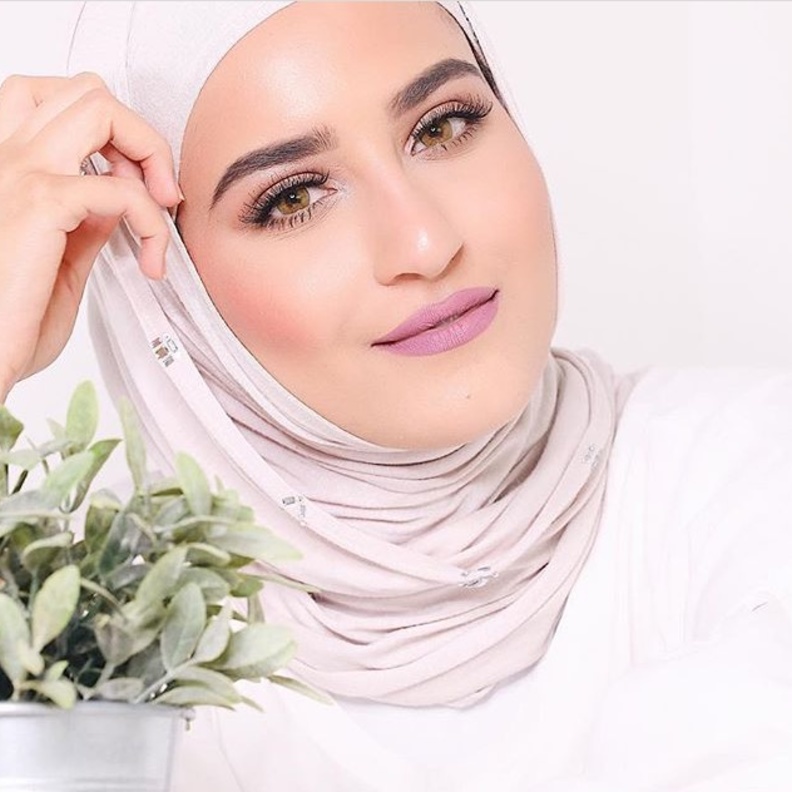 يجب تنظيف البشرة يوميا لإزالة المكياج