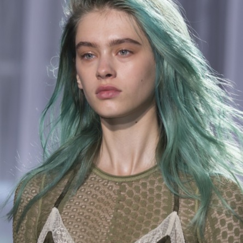 تسريحات شعر منسدلة