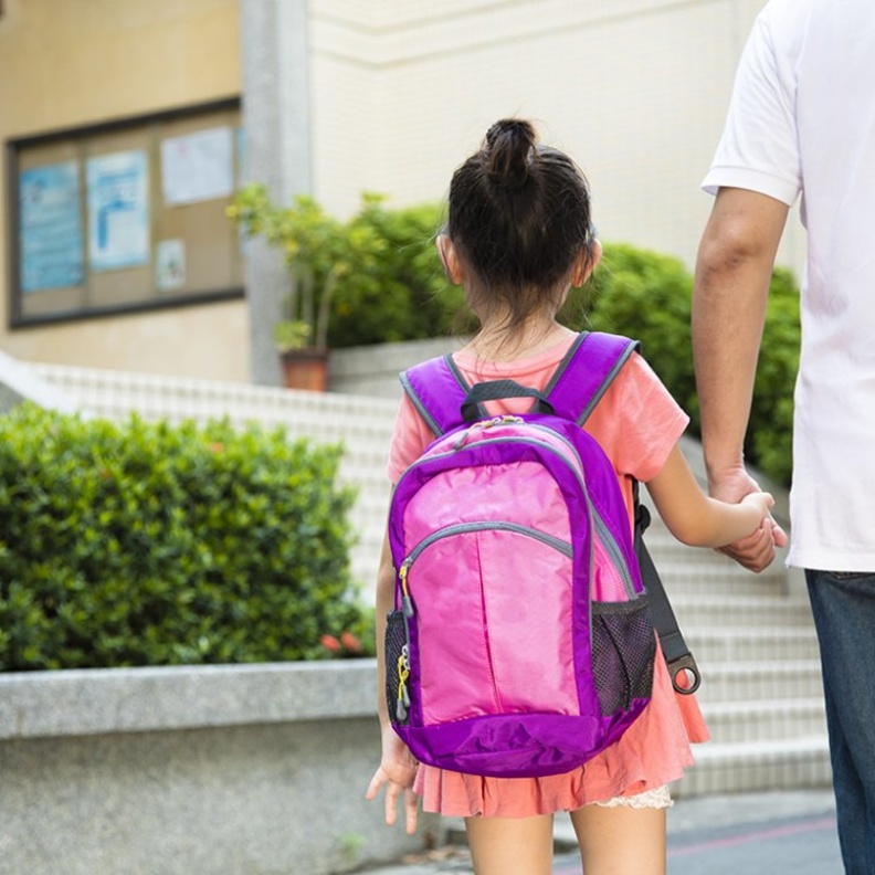 ينبغي ألا يزيد وزنه الحقيبة عن 15% من وزن الطفل