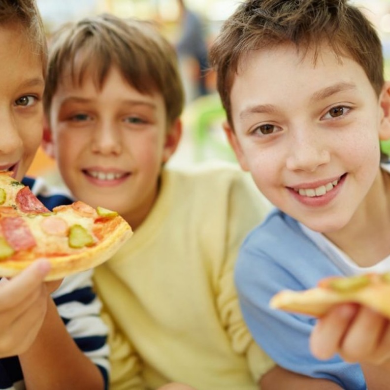 وزارة التعليم تمنع هذه الأطعمة من المدارس