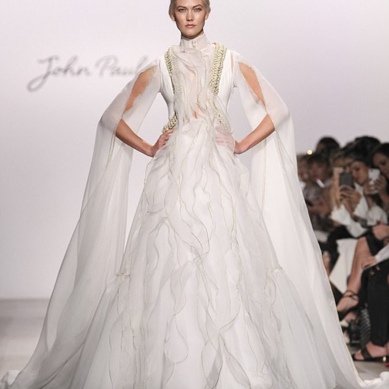 فستان زفاف من John Paul Ataker