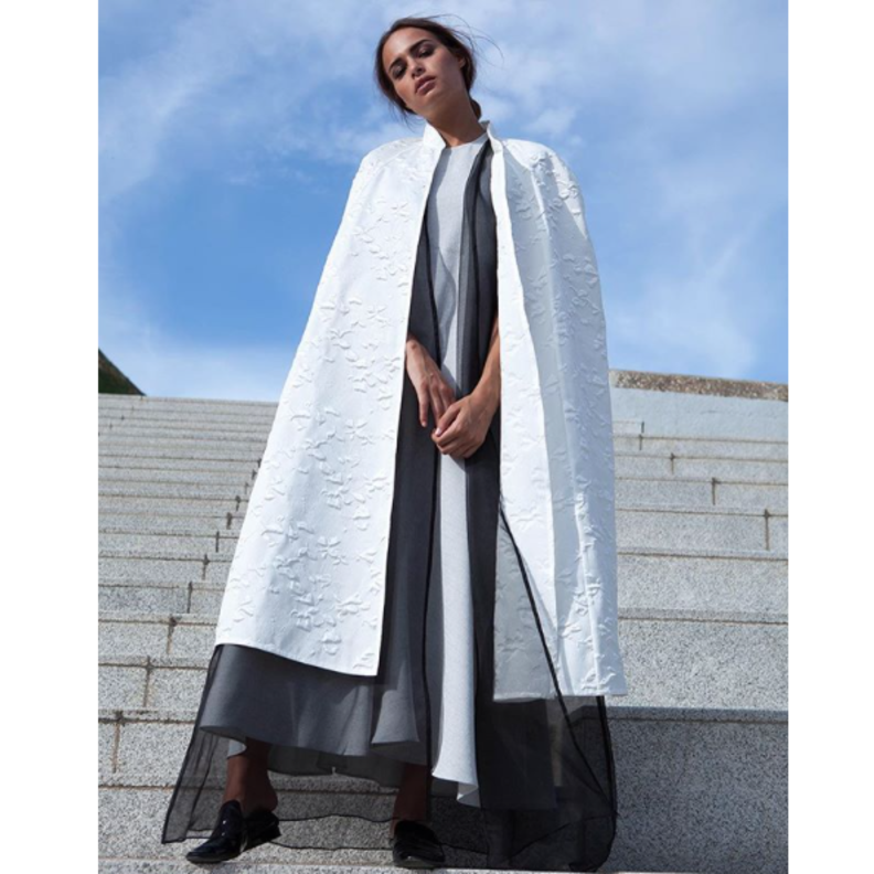 تصميم عصري ومميّز بلون البوردو الراقي من وينجز كوليكشن.