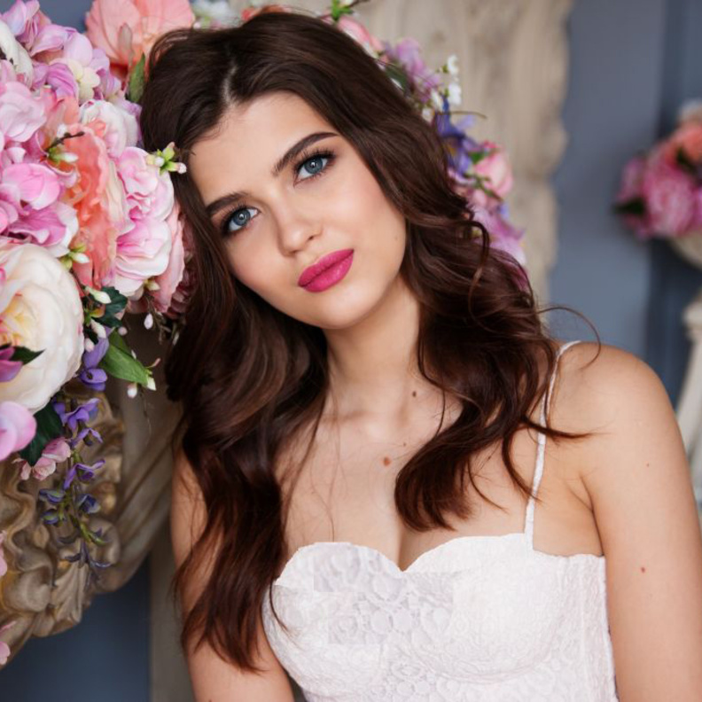 _خبير الشعر المحترف سيساعدك على معرفة تسريحات الشعر التي تناسب طبيعة وجهك ويمكنها أن تظهر جماله