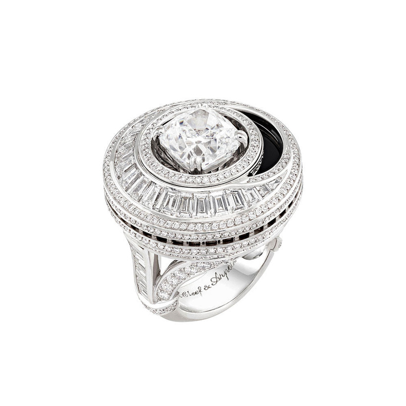 أسوارة شانيل من الذهب الأبيض والماس