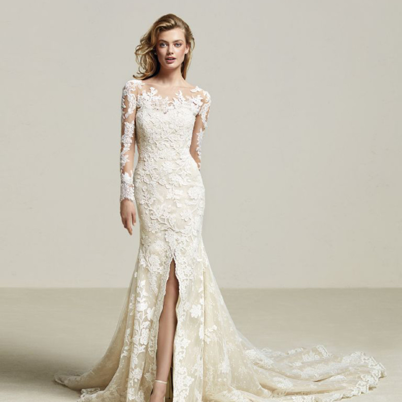 فستان زفاف من John Paul Ataker