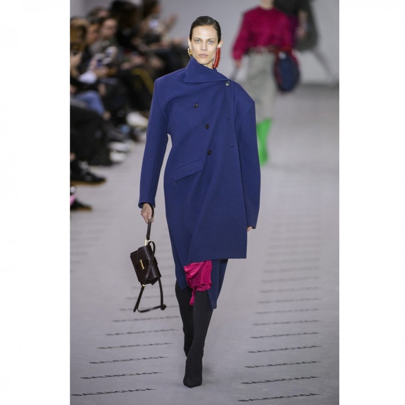 Louis Vuittonدرجة فاقعة من اللون الازرق