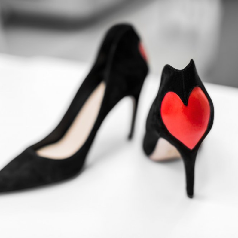 حذاء ديور المزّن بالقلب