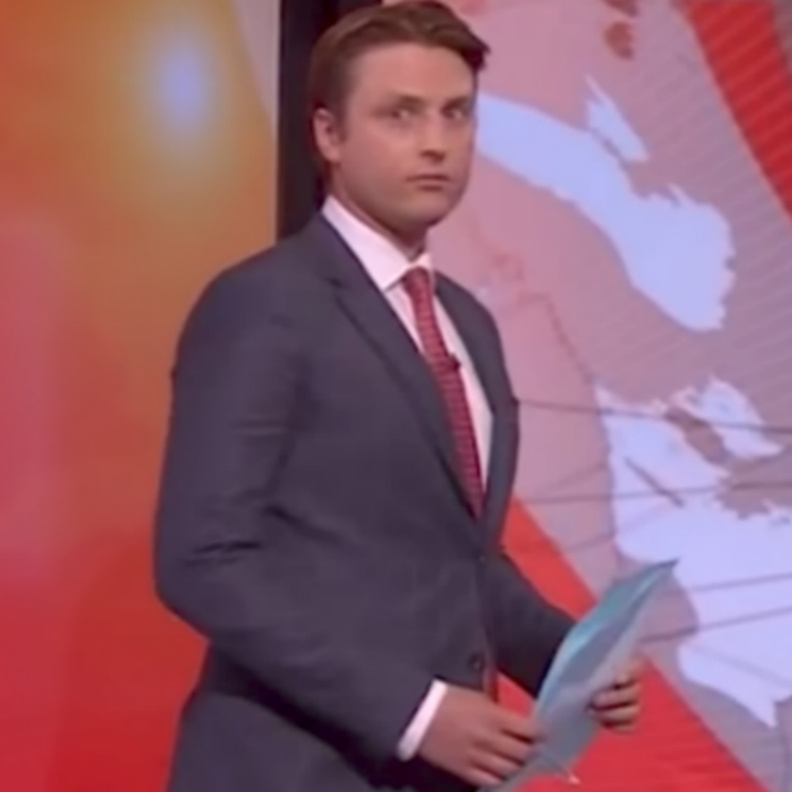 موقف محرج لمذيع بي بي سي نيوز على الهواء مباشرة