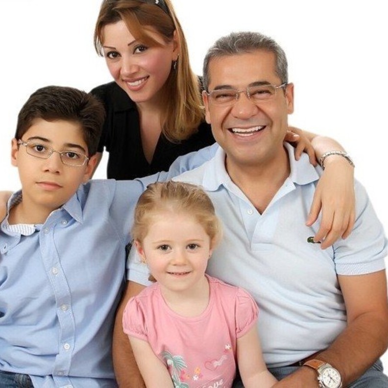 مصطفى الاغا وعائلته