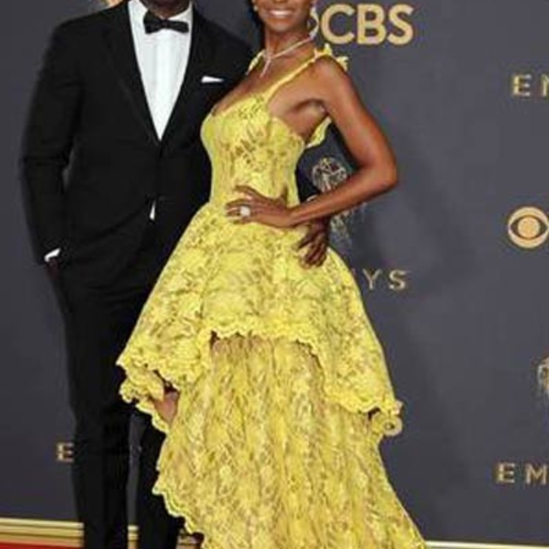 بعد طول انتظار انطلق حفل Emmy Awards منذ قليل بوصول النجوم