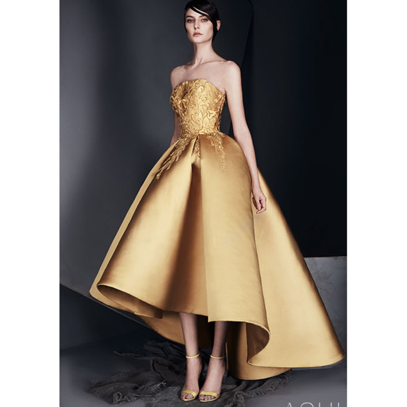 الورود متناثرة على فساتين الخطوبة من مجموعة المصممة السعودية رزان العزوني