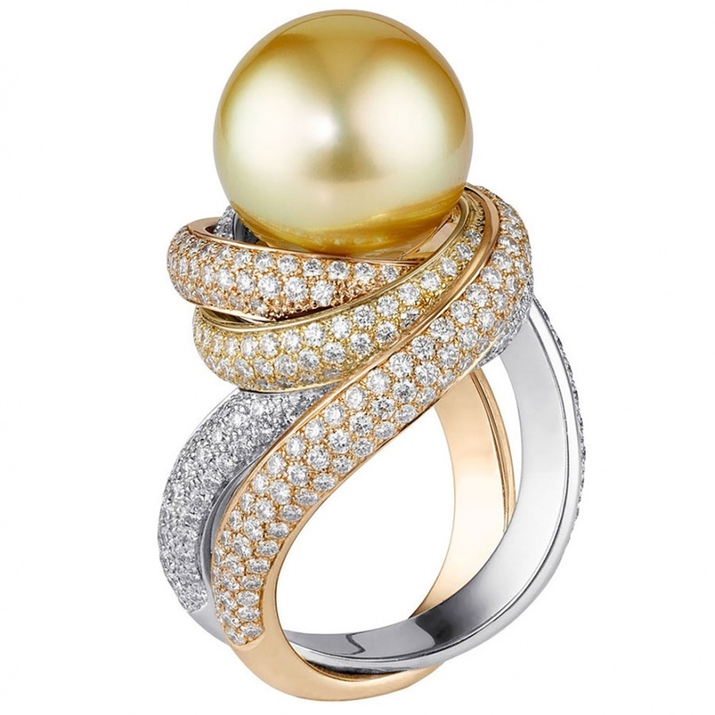 قلادة من تصميم بياجيه