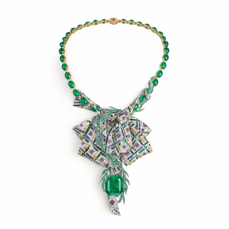 قلادة بياجيه من الذهب والماس الأصفر والاسبنيل الأحمر