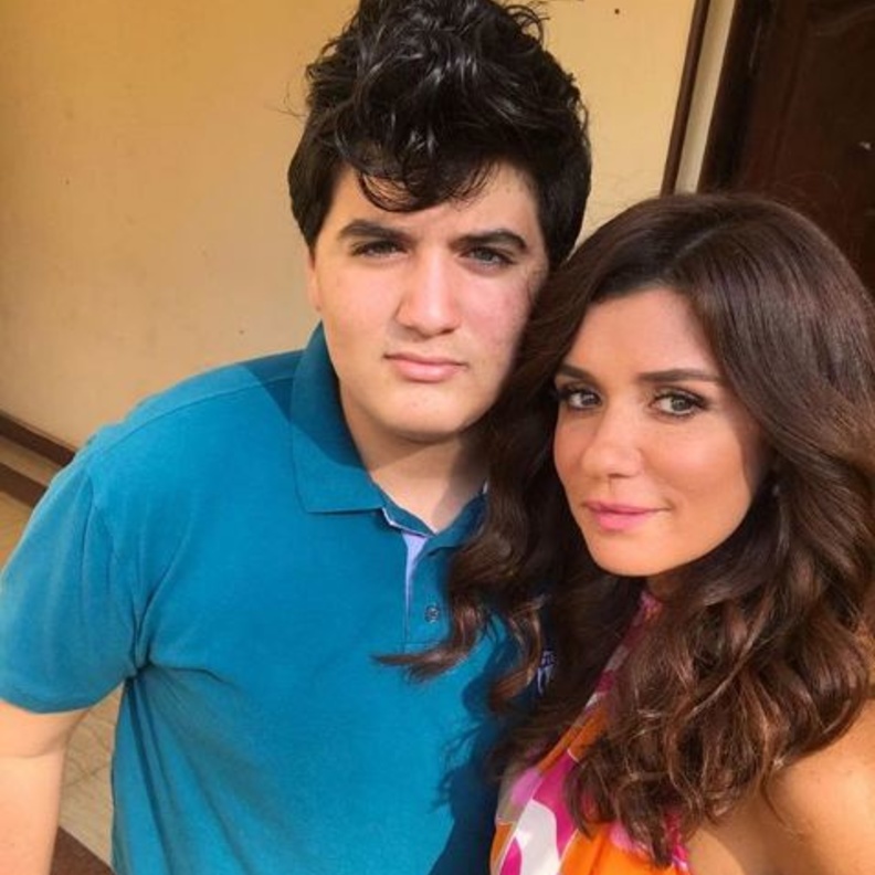 غادة عادل وابنها بودي