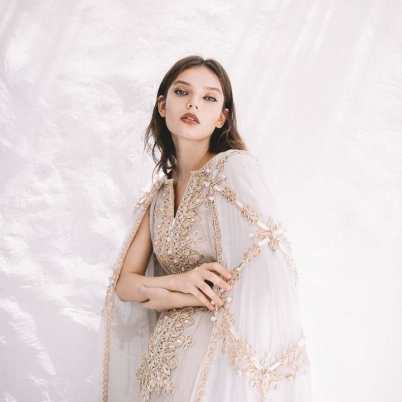 سلمى بن عمر تقدم تصاميم مفعمة بالأتوتة و الرقي