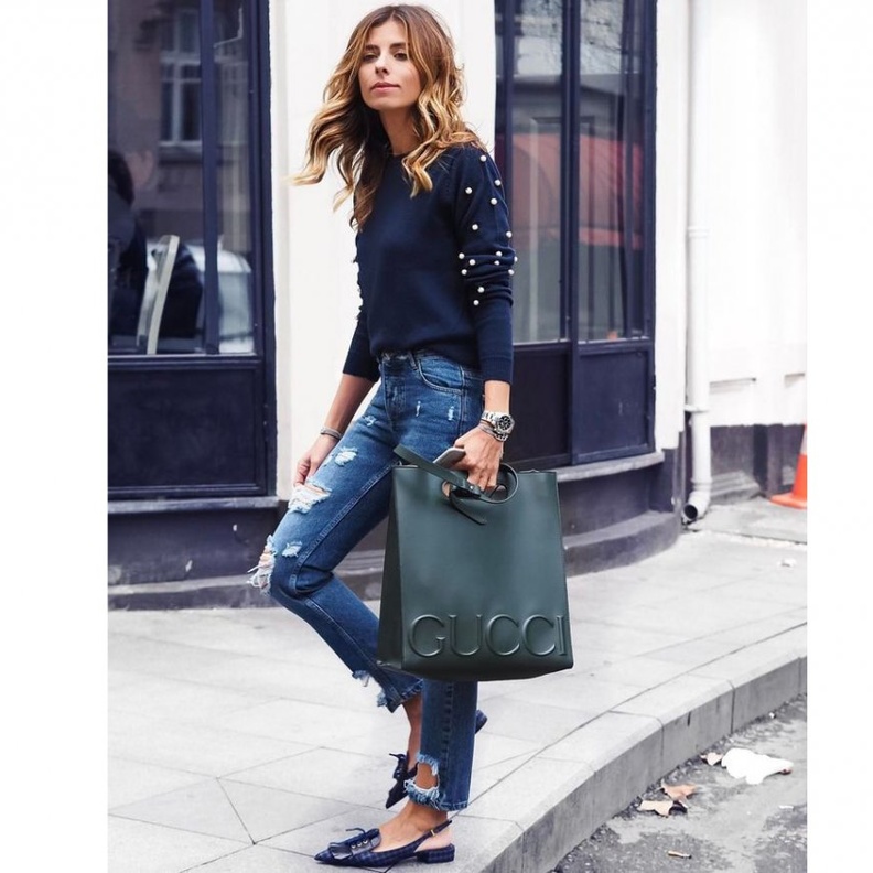 اطلالة أنيقة بحذاء فلات مع تصاميم مواكبة للموضة