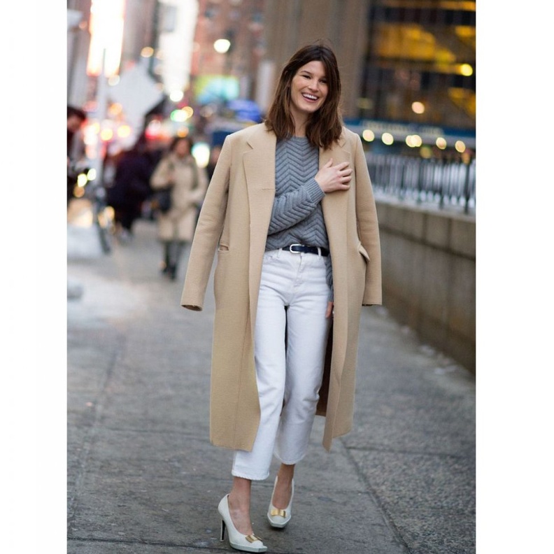 المعاطف الطويلة خيارك الأكثر عصرية هذا الموسم