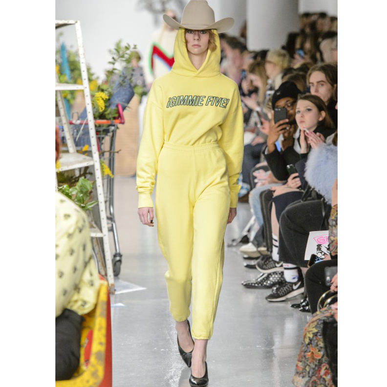 البناطيل الرياضية