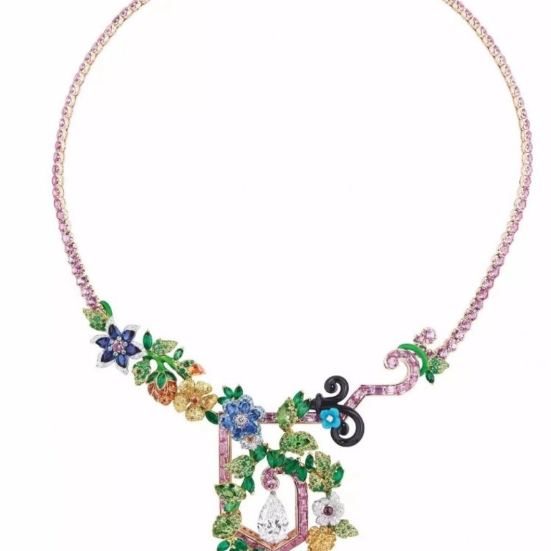 أقراط كارتييه من الذهب الأبيض والماس والتسافوريت