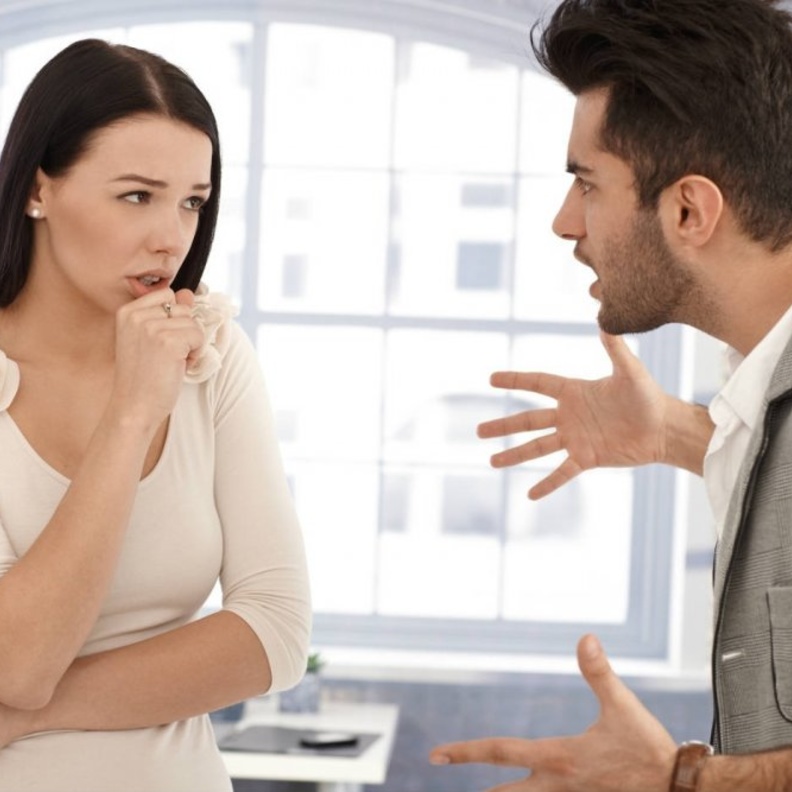 تاثير اهانة الزوجة امام الآخرين تاثير اهانة الزوجة امام الآخرين 