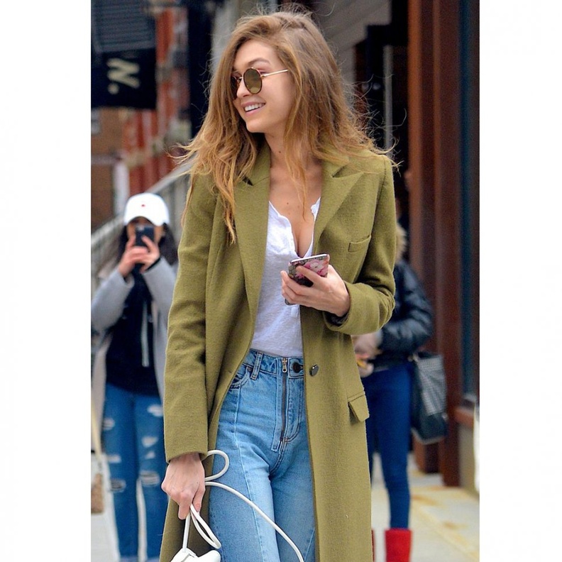 اللون العسلي يليق بصاحبات البشرة الحنطية اللون.