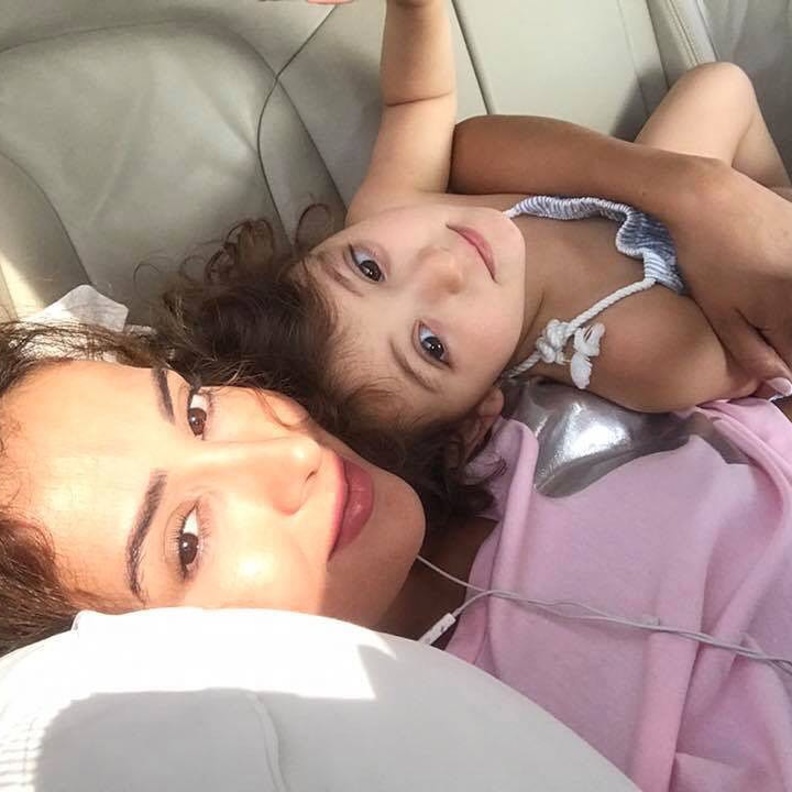 كندا حنا وابنتها