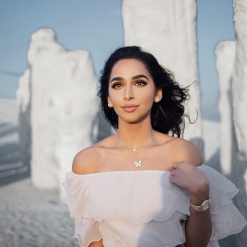 مكياج مميز من هلا عبدالله