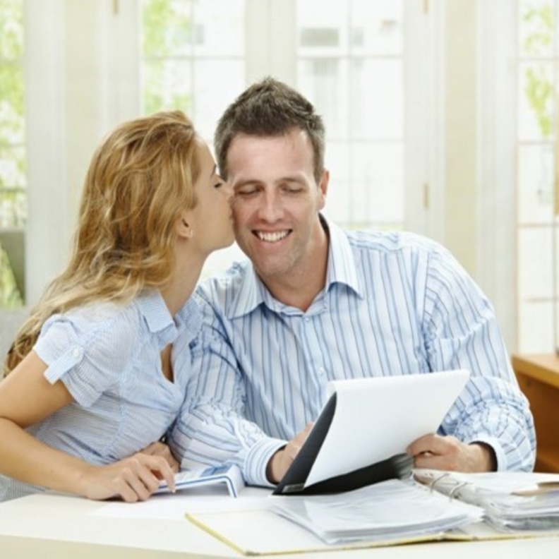 كيف تشجعي خطيبك على المشاركة في خطط حفل الزفاف؟