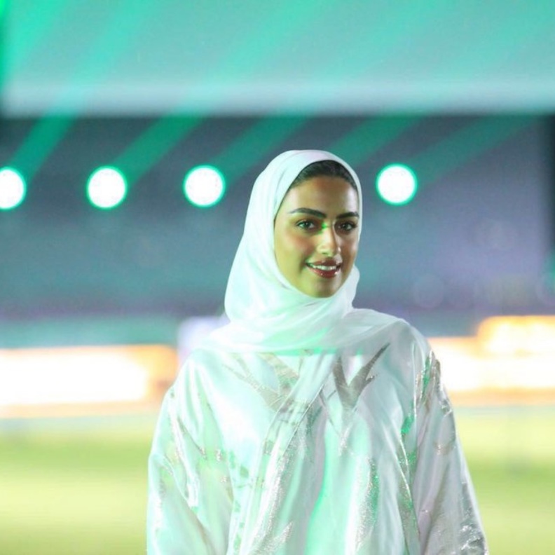 يارا النملة اول سعودية تمثل المرأة في اليوم الوطني