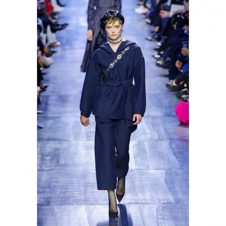 من أجمل أكسسوارات الرأس الرّسمية من دار ايلي صعب.