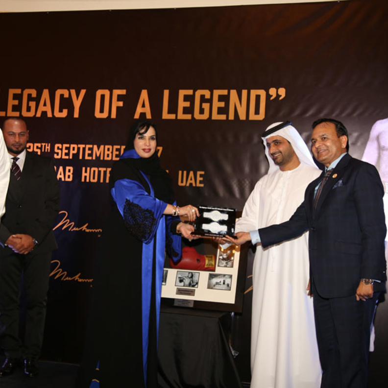 إطلاق عطر "محمد علي كلاي" لصالح مركز راشد